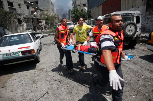 À Gaza, un camion de Médecins sans frontières visé par des tirs alors qu’il distribuait de l’eau.