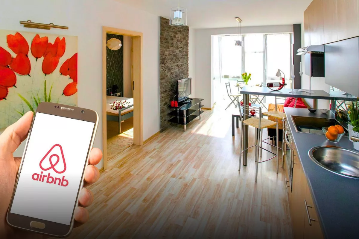 L'hôte avait trafiqué les photos avec une IA : Airbnb s'excuse auprès d'une cliente accusée d'avoir causé 13.000 euros de dégâts.