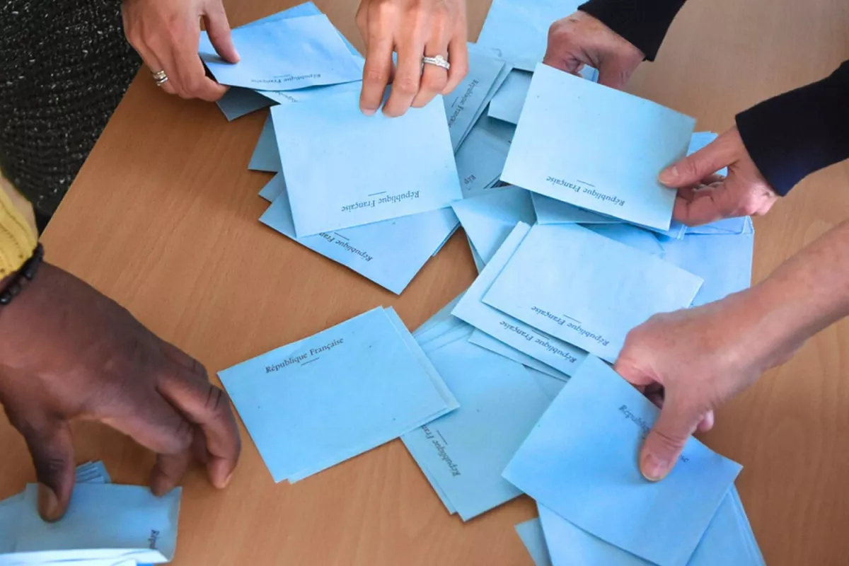 Prochaines municipales fixées aux 15 et 22 mars 2026, annonce le gouvernement.