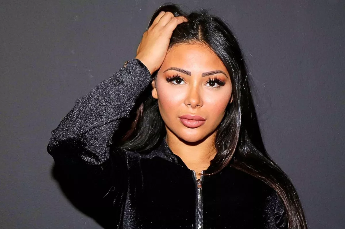 Maeva Ghennam condamnée à un an de prison avec sursis pour pratiques commerciales trompeuses.
