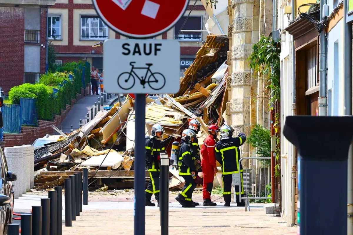 Amiens : un ancien hôtel s’effondre en plein centre-ville, des recherches en cours.