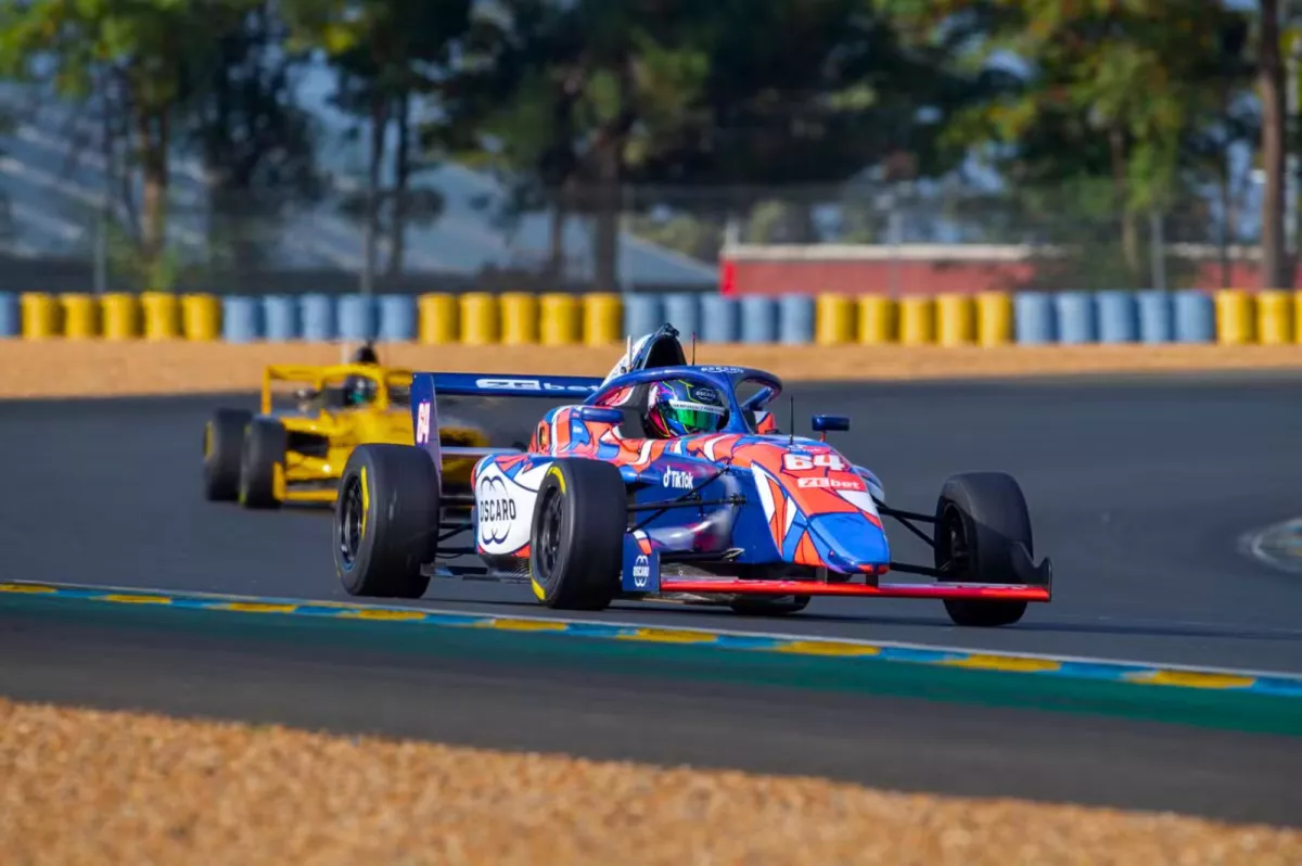 GP Explorer 3 : Karchez triomphe devant Kaatsup et Maxime Biaggi, Squeezie fini dans le sable.