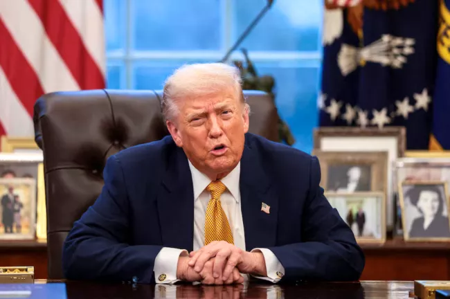 Donald Trump menace de « rayer » l’Iran de la carte après des propos hostiles visant l’ayatollah Khamenei.