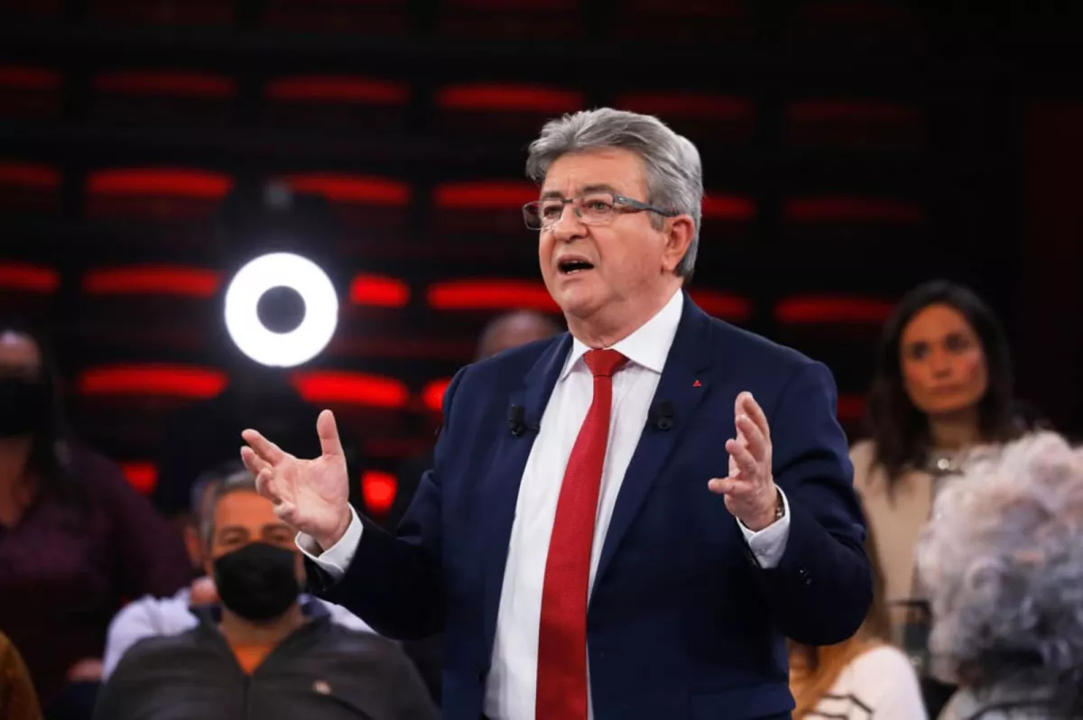 Jean-Luc Mélenchon officialise sa candidature à l’élection présidentielle de 2027.