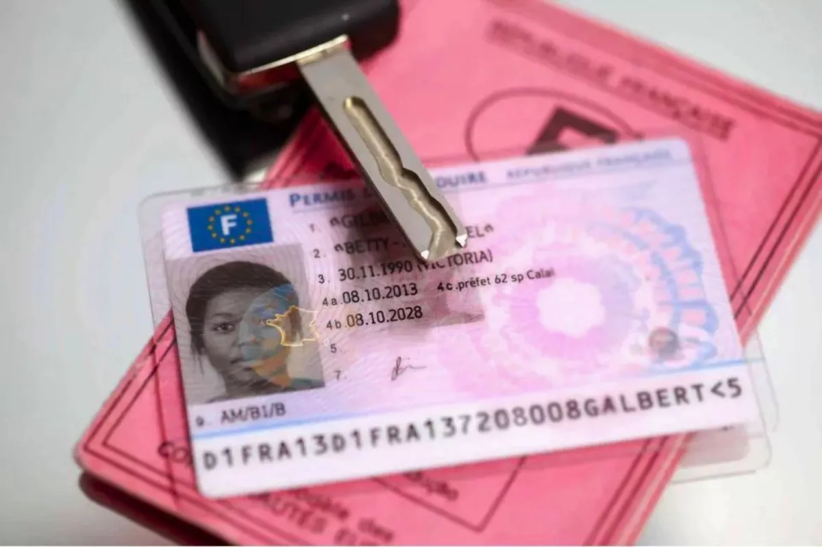 Dès le 1er mai, l’usage du téléphone au volant entraînera une suspension immédiate du permis de conduire !