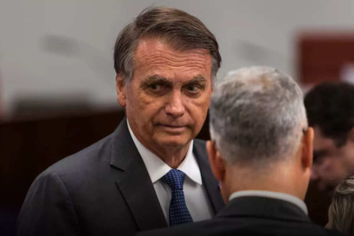 Brésil : Bolsonaro visé par la justice, ses publications sur les réseaux sociaux menacent de provoquer son arrestation.
