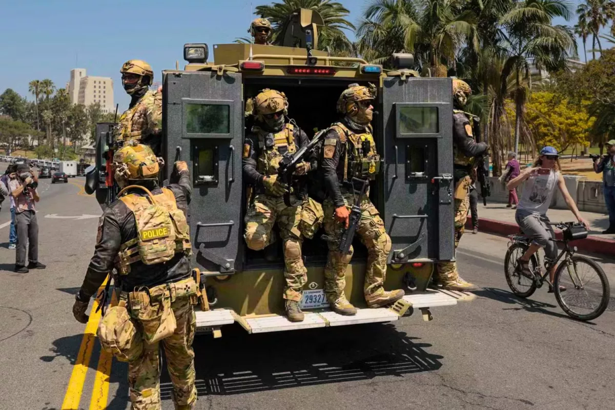 Trump menace de placer Washington sous contrôle fédéral pour éradiquer criminalité et désordre.