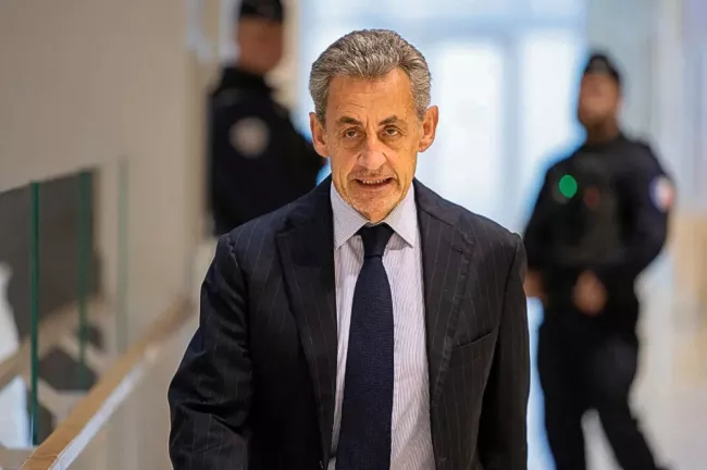 Sarkozy condamné à 5 ans de prison pour association de malfaiteurs dans le dossier du financement libyen.