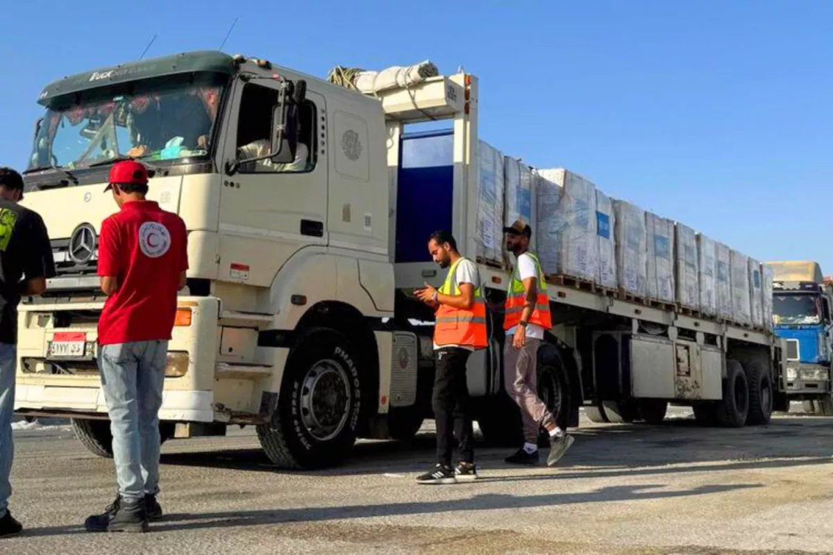 Gaza : un camion d’aide s’écrase sur une foule affamée, faisant 20 morts selon la Défense civile.