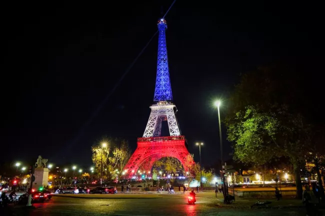 Hommages nationaux et cérémonies du 13 novembre : mémoire, victimes et résilience en France.