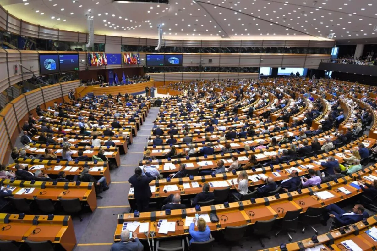 L’Alliance du Déshonneur : quand la droite et l’extrême droite redessinent les règles du jeu européen.