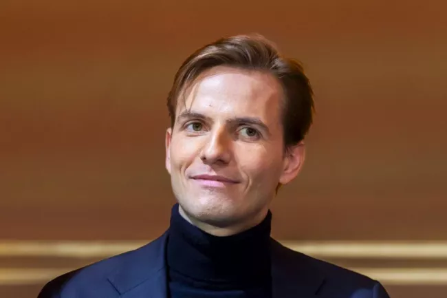 Erik Tegnér, patron de Frontières, accusé d’harcèlement, d’agression sexuelle, d’abus de biens sociaux et de management toxique.