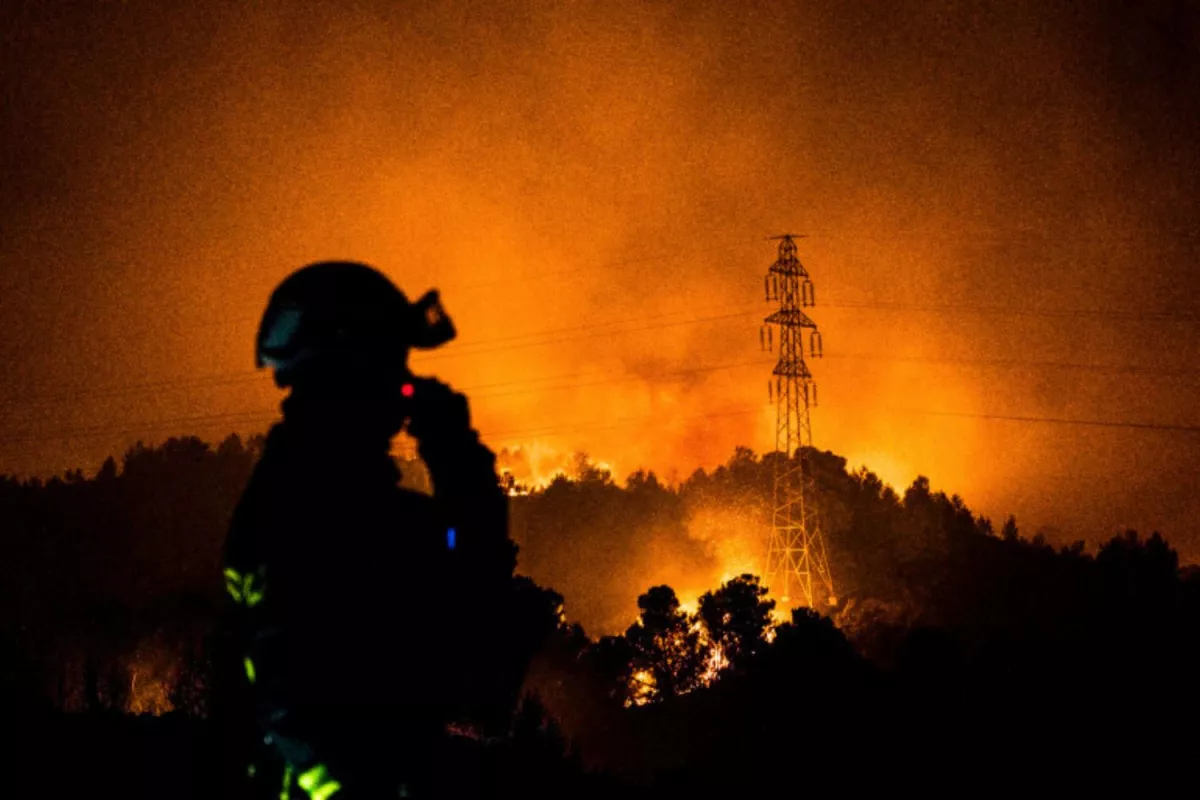 Incendie en cours dans l’Aude : des milliers d’hectares ravagés, évacuations en urgence.