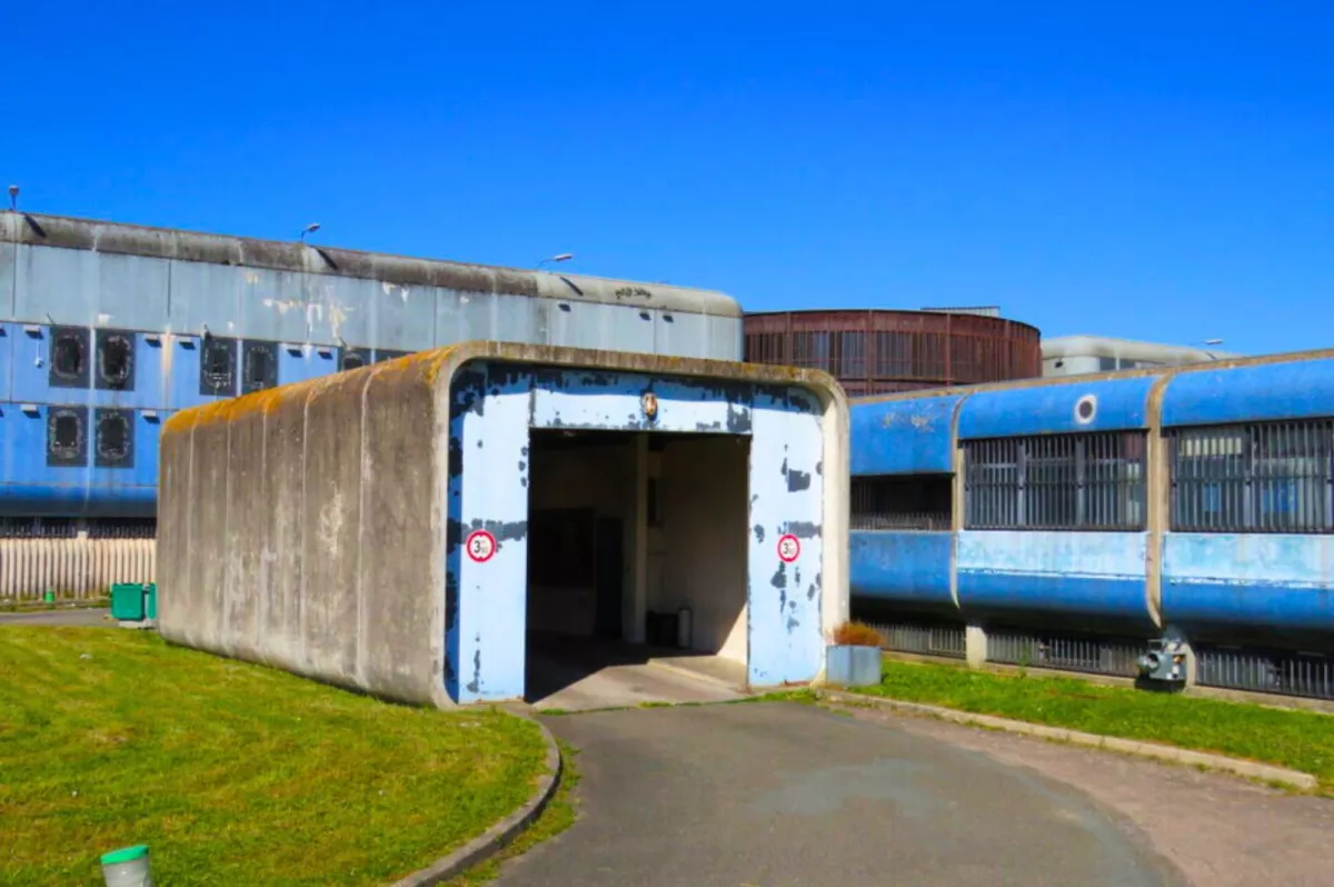 Condamnation d’un surveillant de Bois d’Arcy pour corruption et trafic en prison.