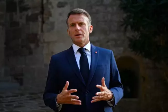 Macron justifie la dette et appelle les Français à « économiser et travailler ».