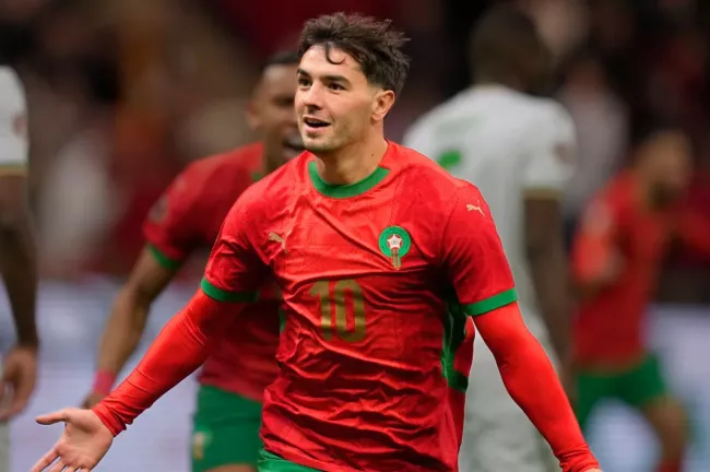 CAN 2025 : le Maroc s’impose 2-0 face aux Comores et réussit son entrée devant un public en fusion.