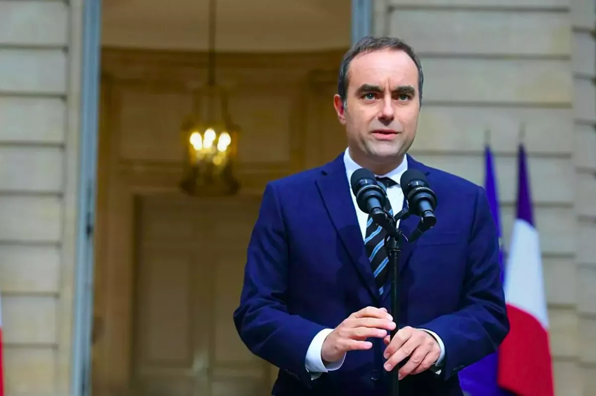 Démission de Sébastien Lecornu : la gauche réclame des comptes à Emmanuel Macron.