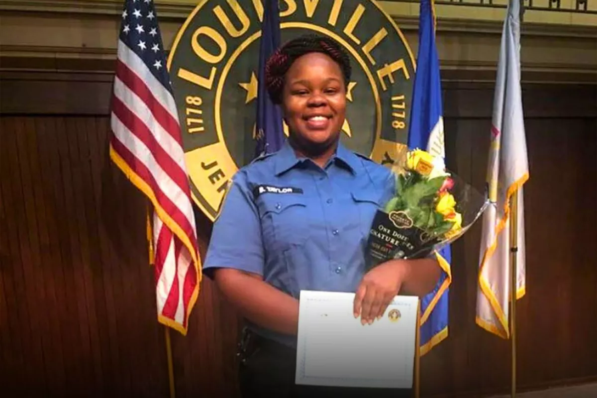 États-Unis : un ex-policier condamné à 33 mois de prison pour la mort de Breonna Taylor, jeune ambulancière noire.