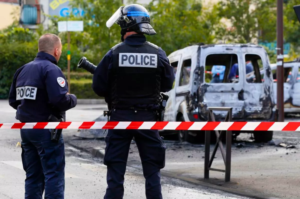 Le braqueur d’une bijouterie, maîtrisé par des passants, meurt après un malaise et sa mère porte plainte.