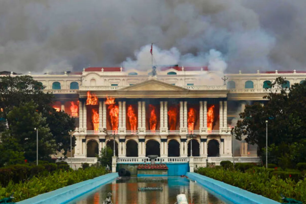 Révoltes au Népal : le Parlement, la présidence et les institutions incendiés, un pays au bord du chaos.