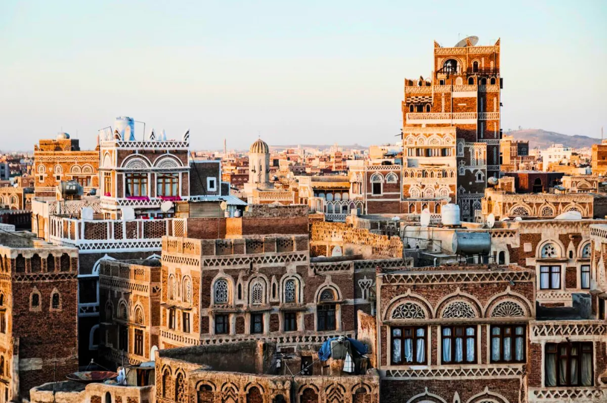 Frappes israéliennes majeures contre « les Houthis » à Sanaa et al‑Jawf au Yémen.