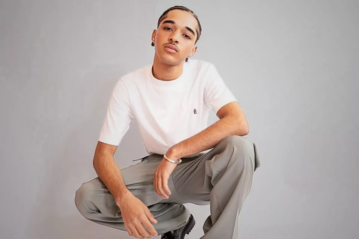 Mani, 17 ans, crée son agence de mannequin « Malam Models » : la jeunesse et l’ambition au service de la mode.