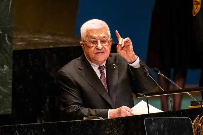 Le président palestinien promet un État unifié et sans rôle pour le Hamas après la reconnaissance française.
