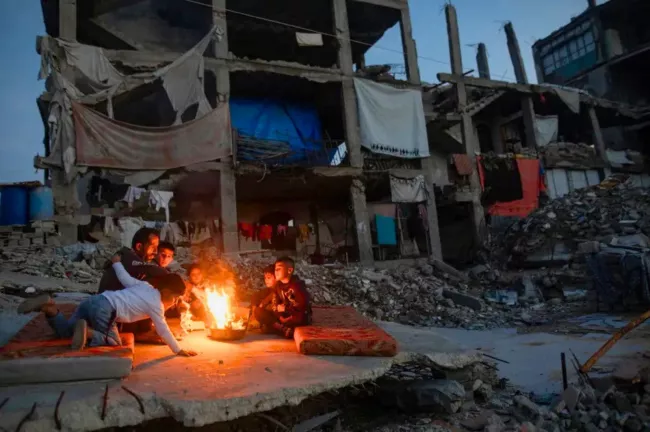 Dans les camps dévastés de Gaza, 2026 commence sous les décombres mais avec une détermination intacte.