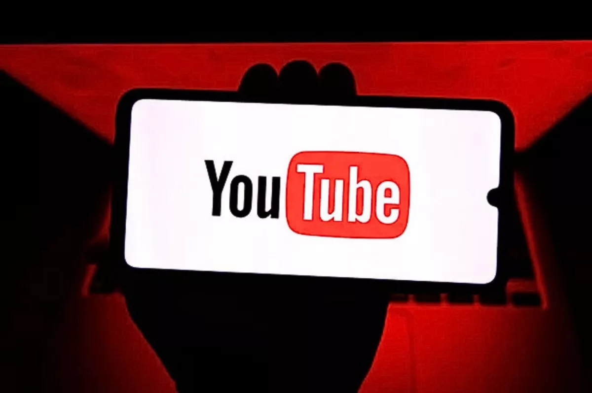 YouTube rouvre ses portes aux créateurs bannis pour désinformation politique et sur le Covid-19.