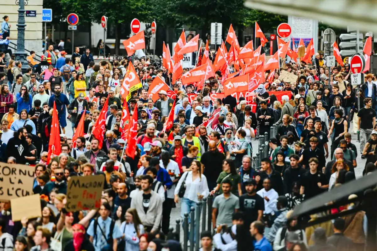 10 septembre : « La pauvreté s’accroît en bas, la planète suffoque en haut » - une théorie du donut.