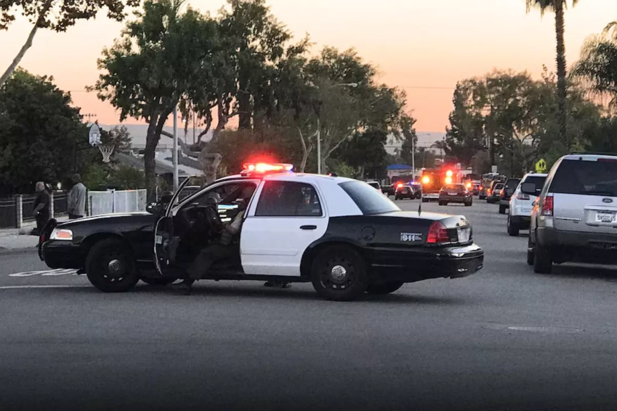 Drame à Los Angeles : une voiture percute une foule à East Hollywood, faisant une trentaine de blessés